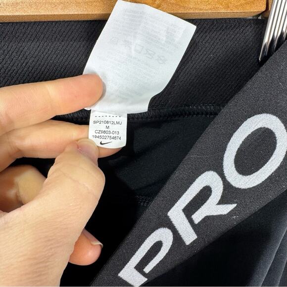 Nike Pro Mid-Rise Black Crop Capri Leggings Mesh-Panel Women Size Medium Dri-Fit - Picture 6 of 6